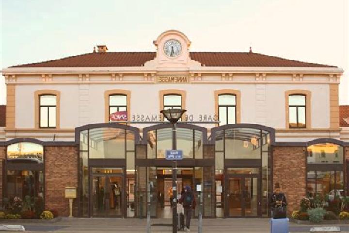 Escorts Annemasse, France — Local Companions