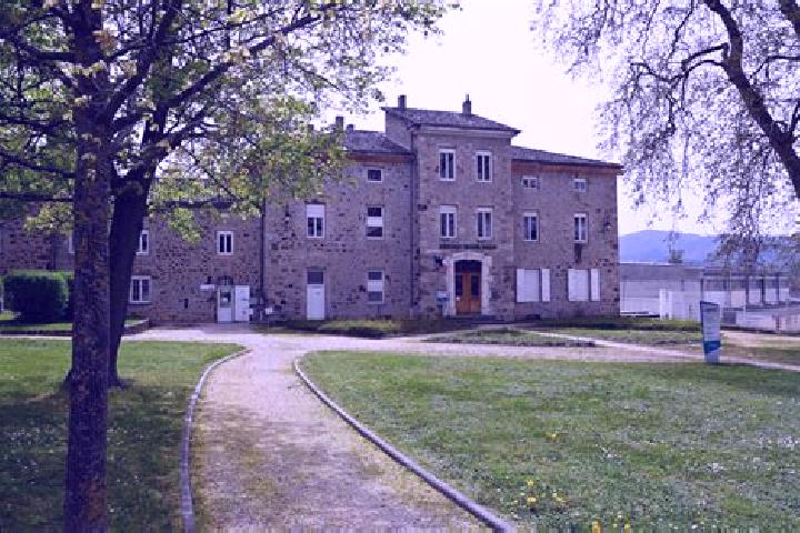 Escorts Annonay, France — Local Companions