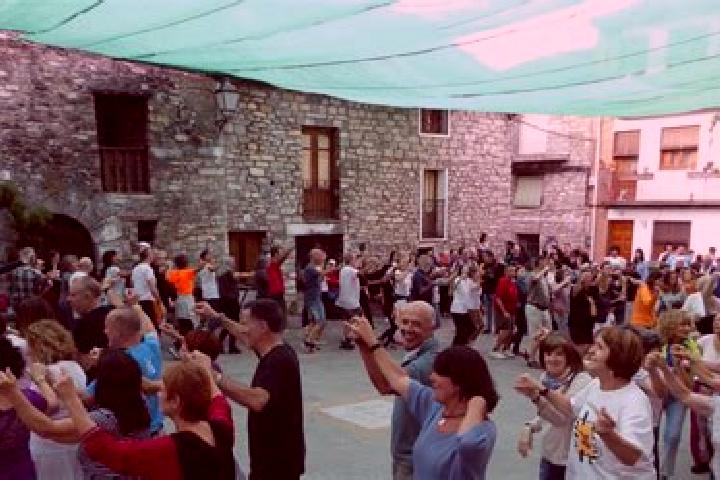 Escorts Aragues del Puerto, Spain — Local Companions