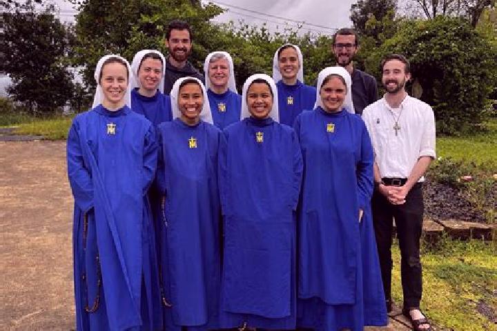 Escorts Arcon, France — Local Companions