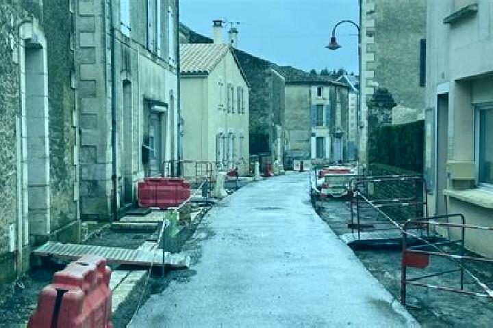 Escorts Ardin, France — Local Companions