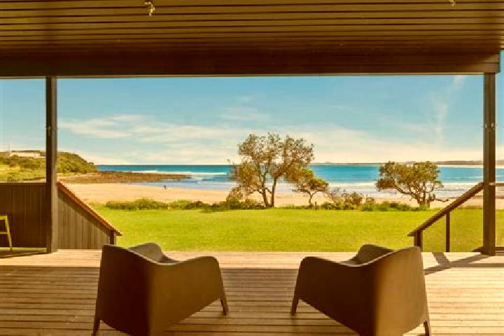 Escorts Arrawarra, Australia — Local Companions