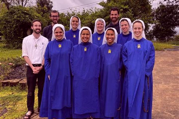 Escorts Arrou, France — Local Companions