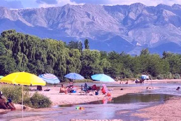 Escorts Arroyo de Los Patos, Argentina — Local Companions