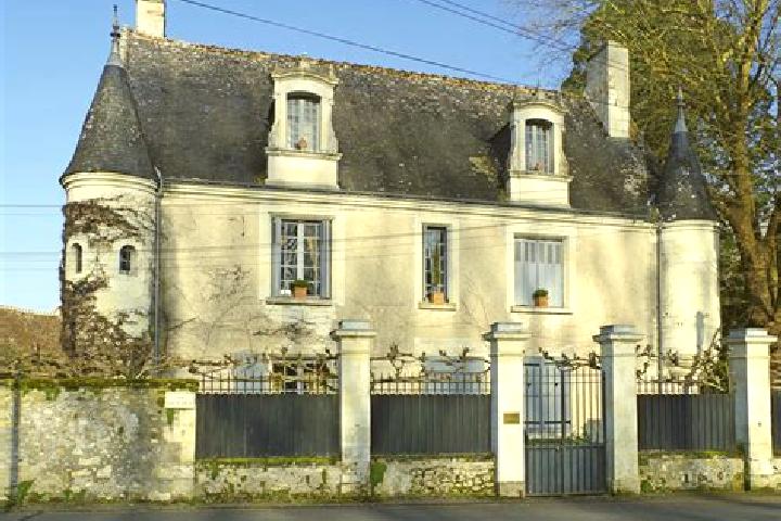 Escorts Artannes-sur-Indre, France — Local Companions
