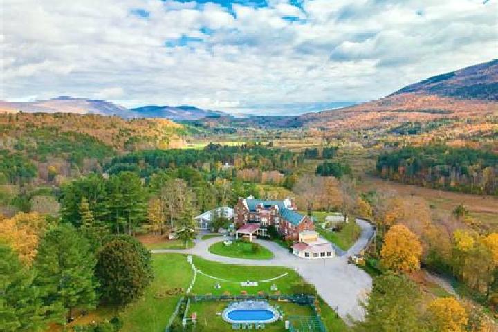 Escorts Ascutney, United States — Local Companions