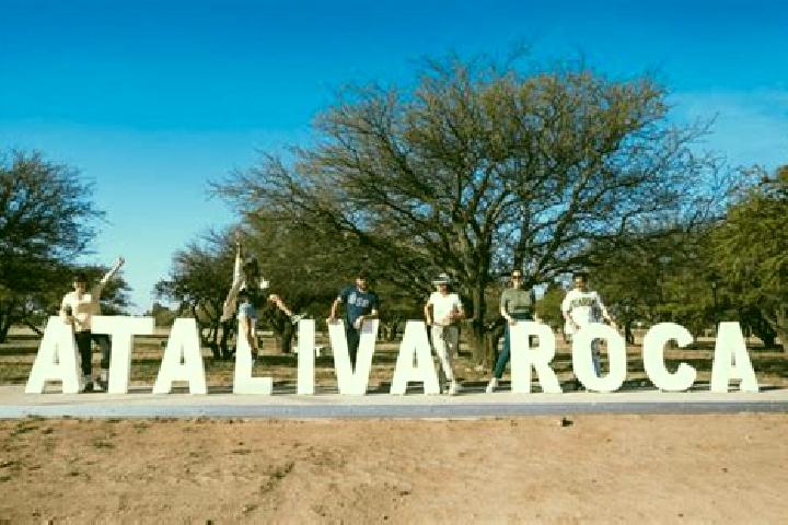 Escorts Ataliva Roca, Argentina — Local Companions