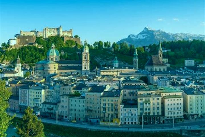Escorts Attersee, Austria — Local Companions
