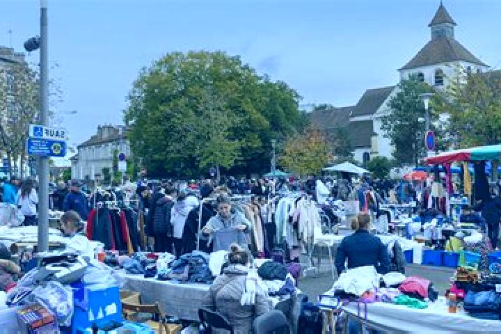 Escorts Aulnay, France — Local Companions