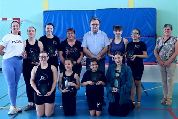 Escorts Aumetz, France — Local Companions