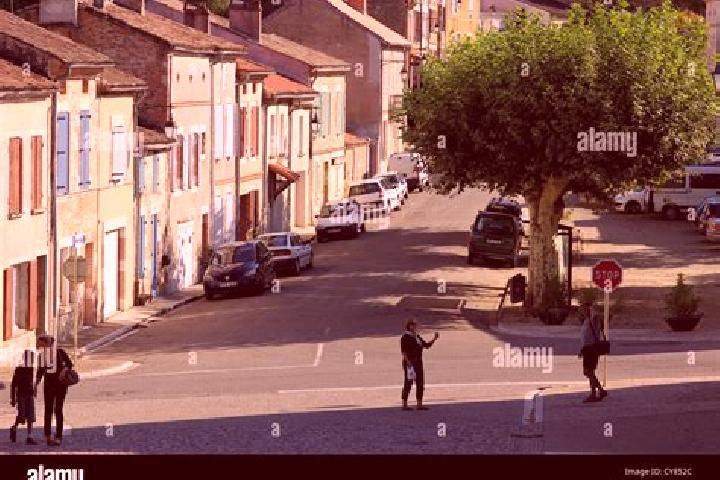Escorts Auvillar, France — Local Companions
