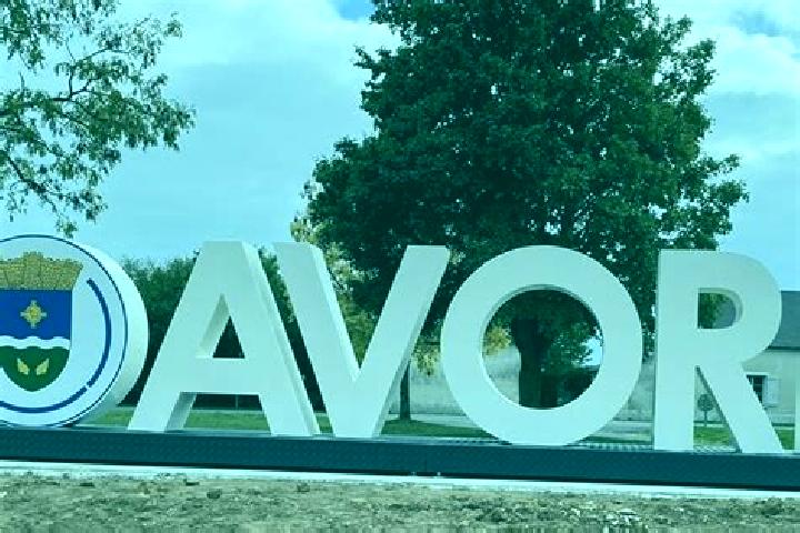 Escorts Avord, France — Local Companions
