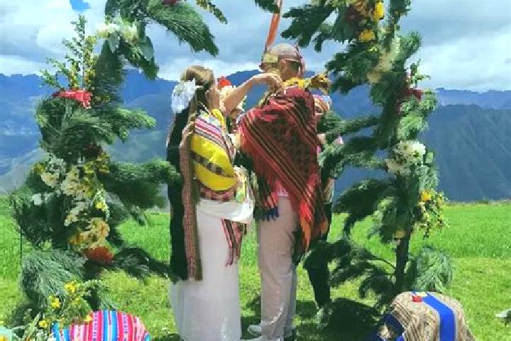 Escorts Ayacancha, Peru — Local Companions