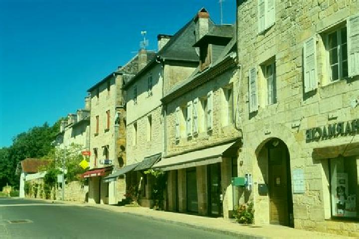 Escorts Ayen, France — Local Companions