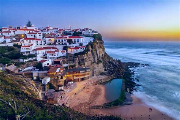 Escorts Azenhas do Mar, Portugal — Local Companions