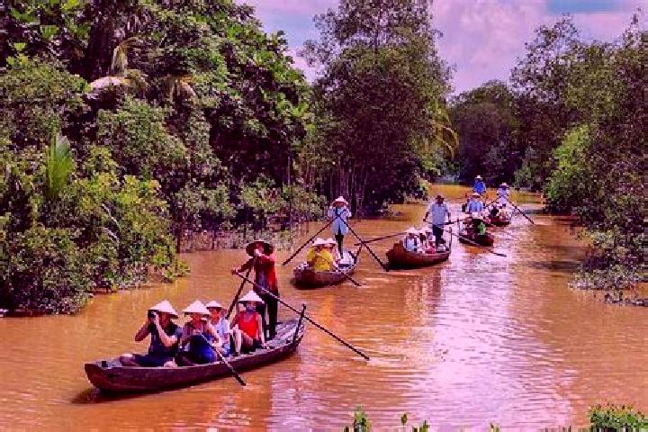 Escorts Ba GJon, Vietnam — Local Companions