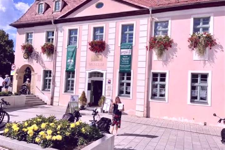 Escorts Bad Koestritz, Germany — Local Companions