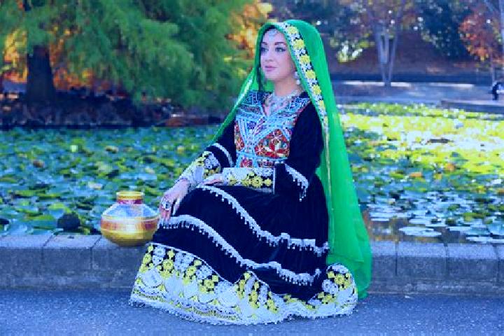 Escorts Bagh Anar-e Milas, Iran — Local Companions