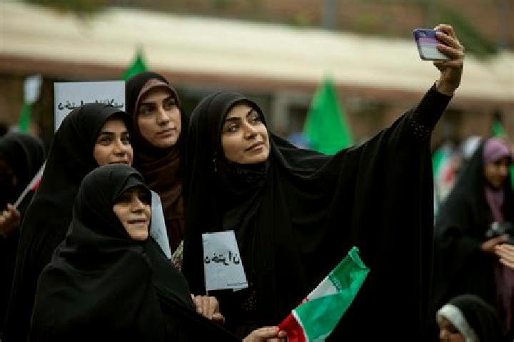Escorts Bagh-e Ma ruf, Iran — Local Companions