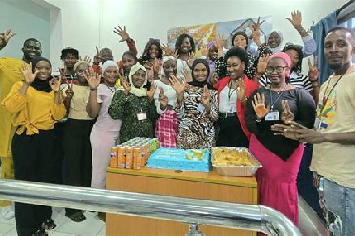 Escorts Bakadagy, Gambia — Local Companions