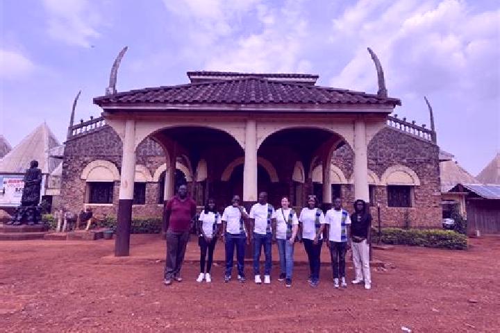 Escorts Bamendjou, Cameroon — Local Companions