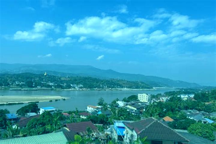 Escorts Ban Houayxay, Laos — Local Companions