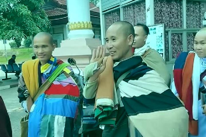 Escorts Ban Mahaxai, Laos — Local Companions