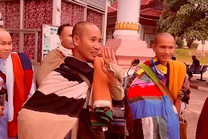 Escorts Ban Muanggnut, Laos — Local Companions