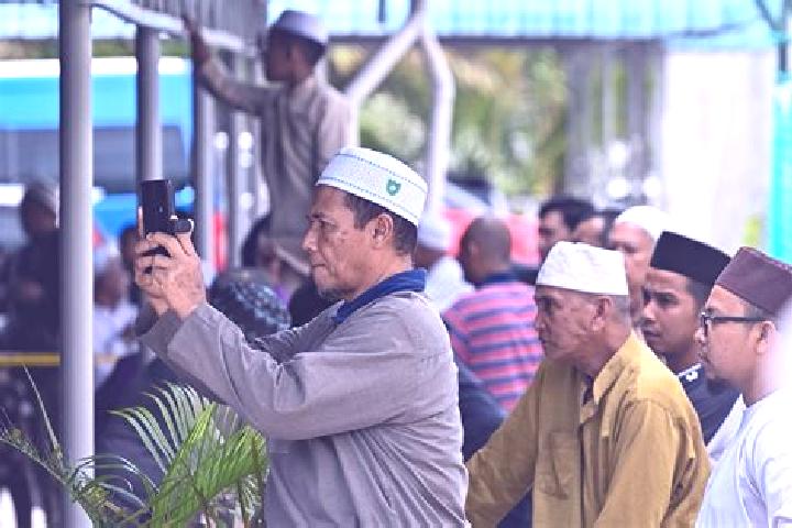 Escorts Bandar Al-Muktafi Billah Shah, Malaysia — Local Companions