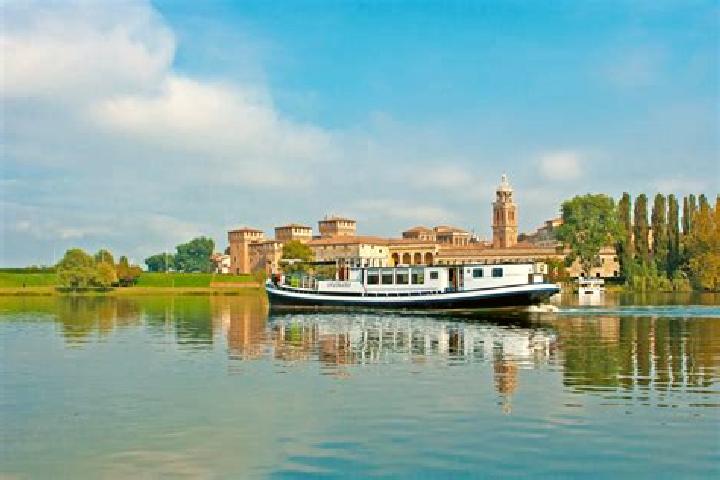 Escorts Barge, Italy — Local Companions