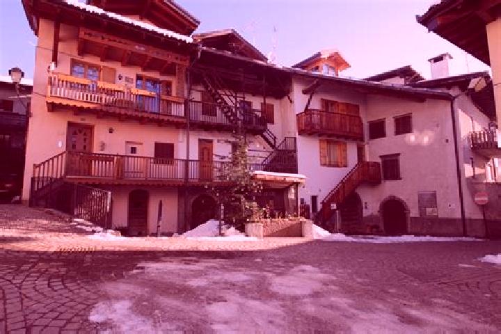 Escorts Baselga di Pine, Italy — Local Companions