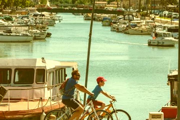 Escorts Beaucaire, France — Local Companions