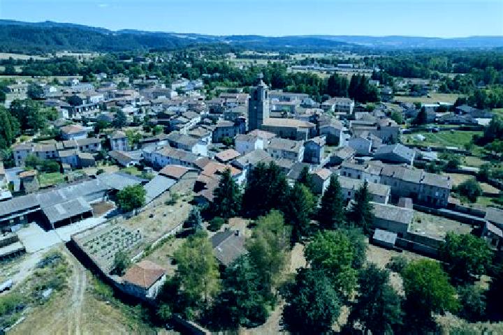 Escorts Beauzac, France — Local Companions