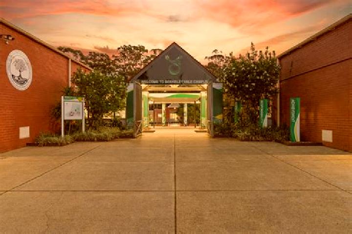 Escorts Berkeley Vale, Australia — Local Companions