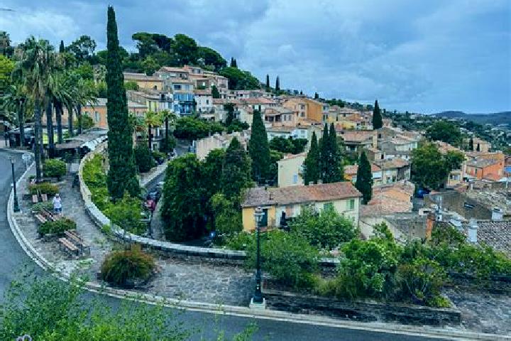 Escorts Bormes-les-Mimosas, France — Local Companions