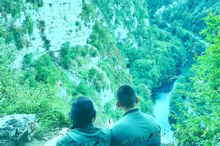 Escorts Bosanska Krupa, Bosnia and Herzegovina — Local Companions