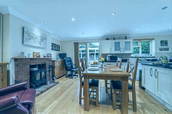 Escorts Boxford, United Kingdom — Local Companions