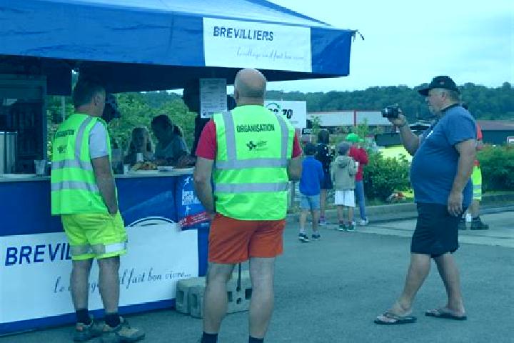 Escorts Brevilliers, France — Local Companions