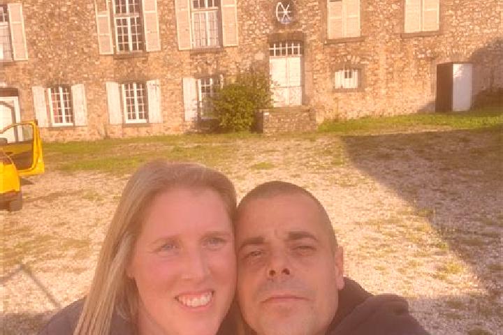 Escorts Bricquebec, France — Local Companions