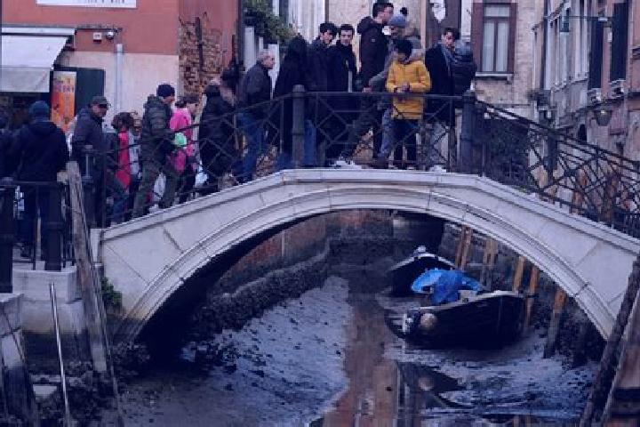 Escorts Brienza, Italy — Local Companions
