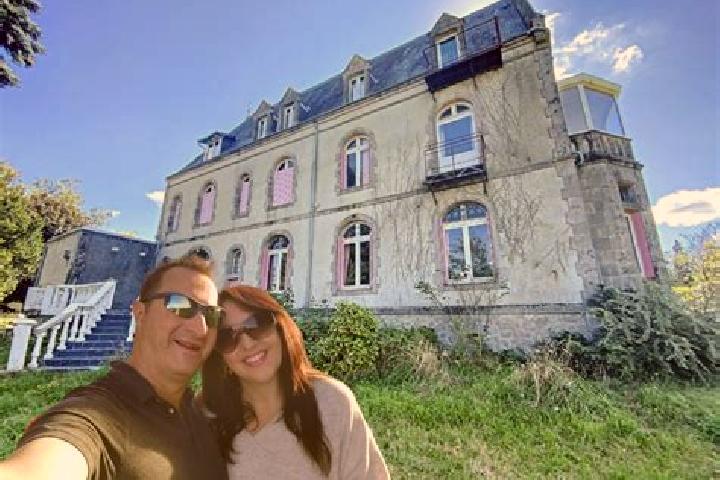 Escorts Brigueil-le-Chantre, France — Local Companions