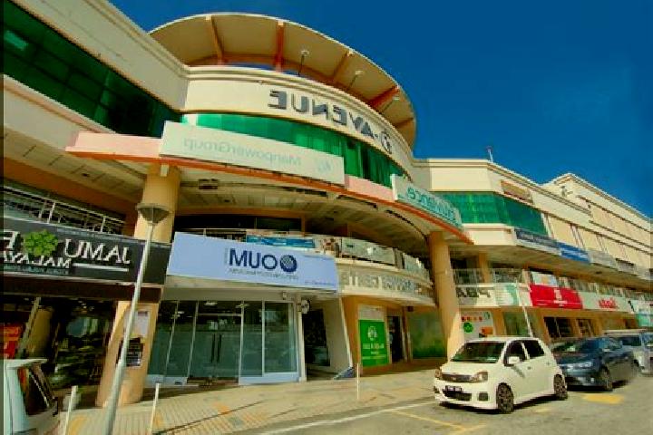 Escorts Bukit Jambul, Malaysia — Local Companions