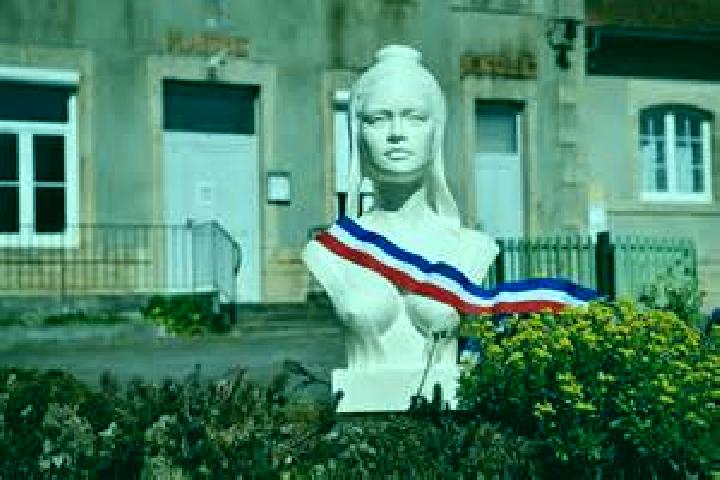 Escorts Buno-Bonnevaux, France — Local Companions