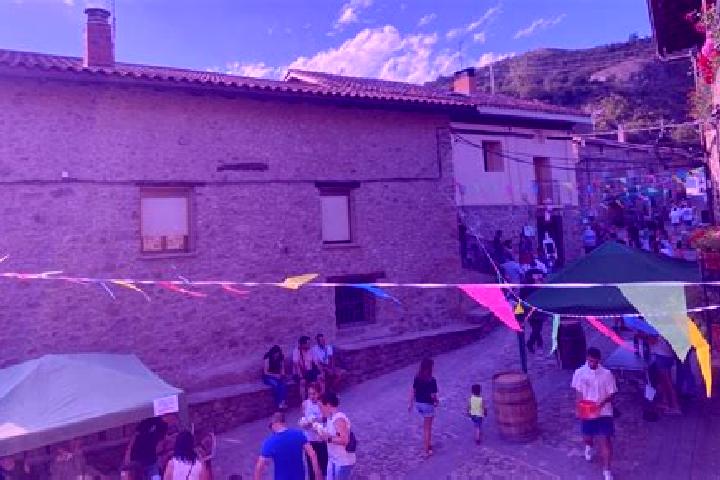 Escorts Cabezon de Cameros, Spain — Local Companions