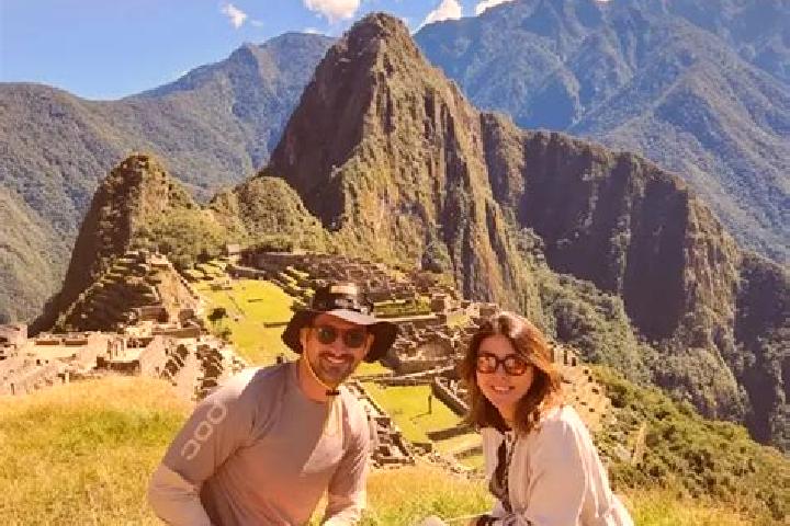 Escorts Calapuja, Peru — Local Companions