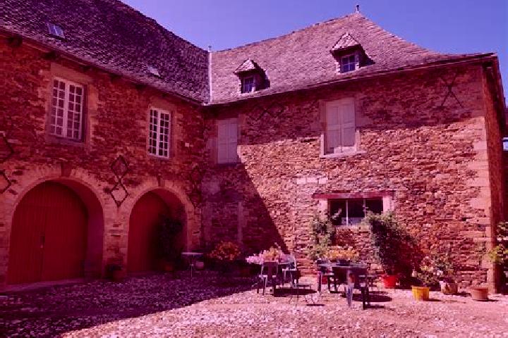 Escorts Camjac, France — Local Companions