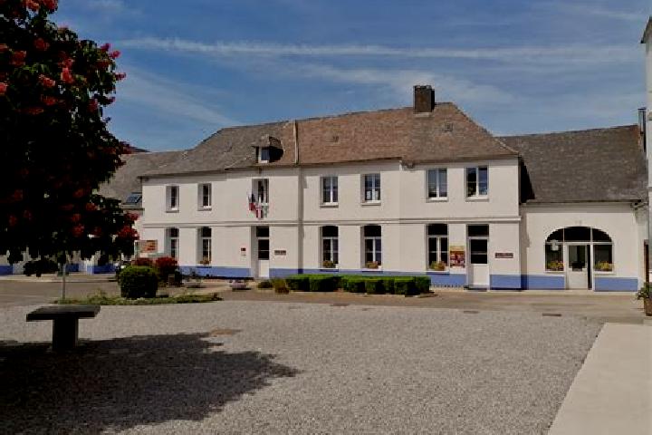 Escorts Campagne-les-Boulonnais, France — Local Companions