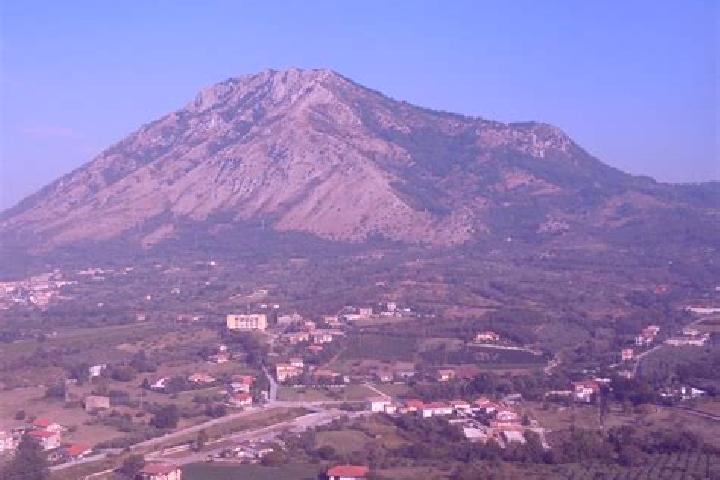 Escorts Campoli del Monte Taburno, Italy — Local Companions