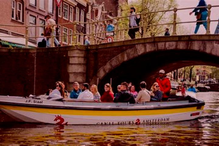 Escorts Canals, Spain — Local Companions