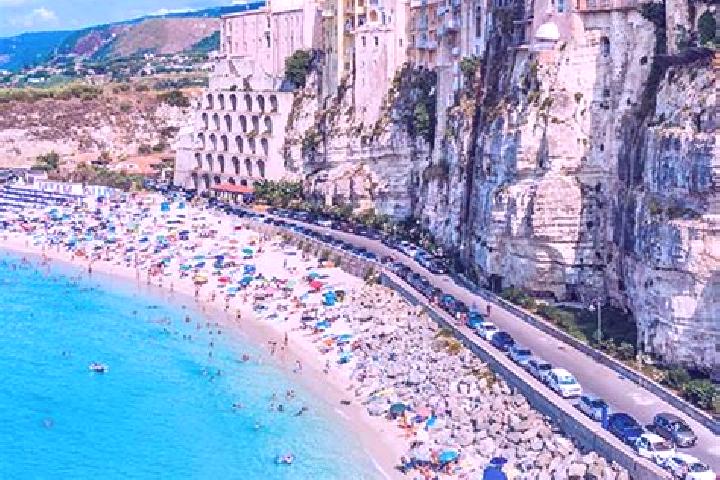 Escorts Candela, Italy — Local Companions